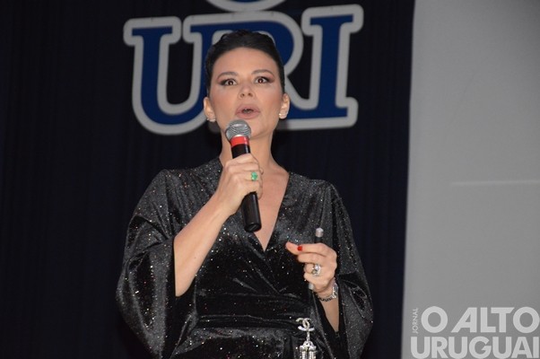 Mais de 800 pessoas participam de palestra com Leila Ama em FW