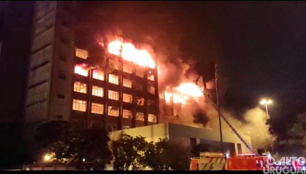 Incêndio destrói prédio da Secretaria de Segurança Pública do RS