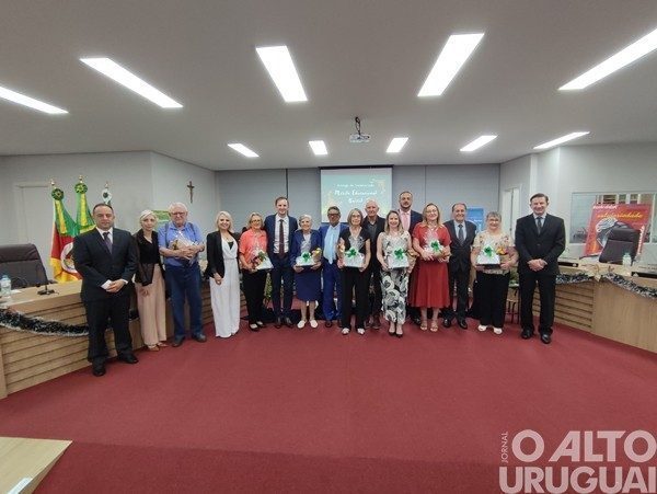 Legislativo de FW promove sessão solene em homenagem aos professores
