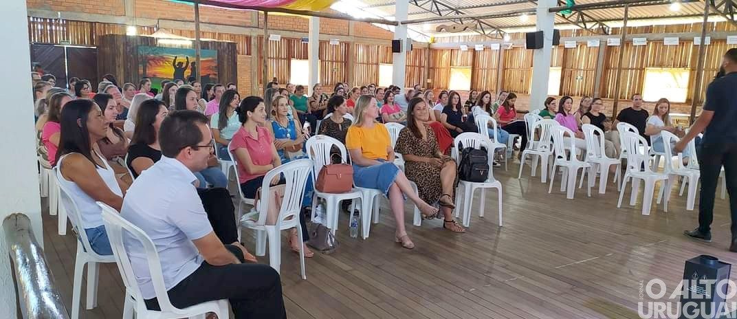 Palestra-show e formação marcam o início do ano letivo em Jaboticaba