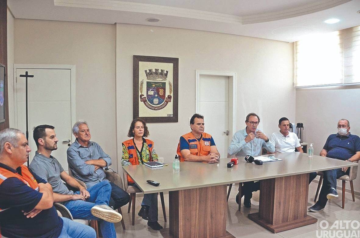 Secretário nacional da Defesa Civil visita região para observar impactos da estiagem