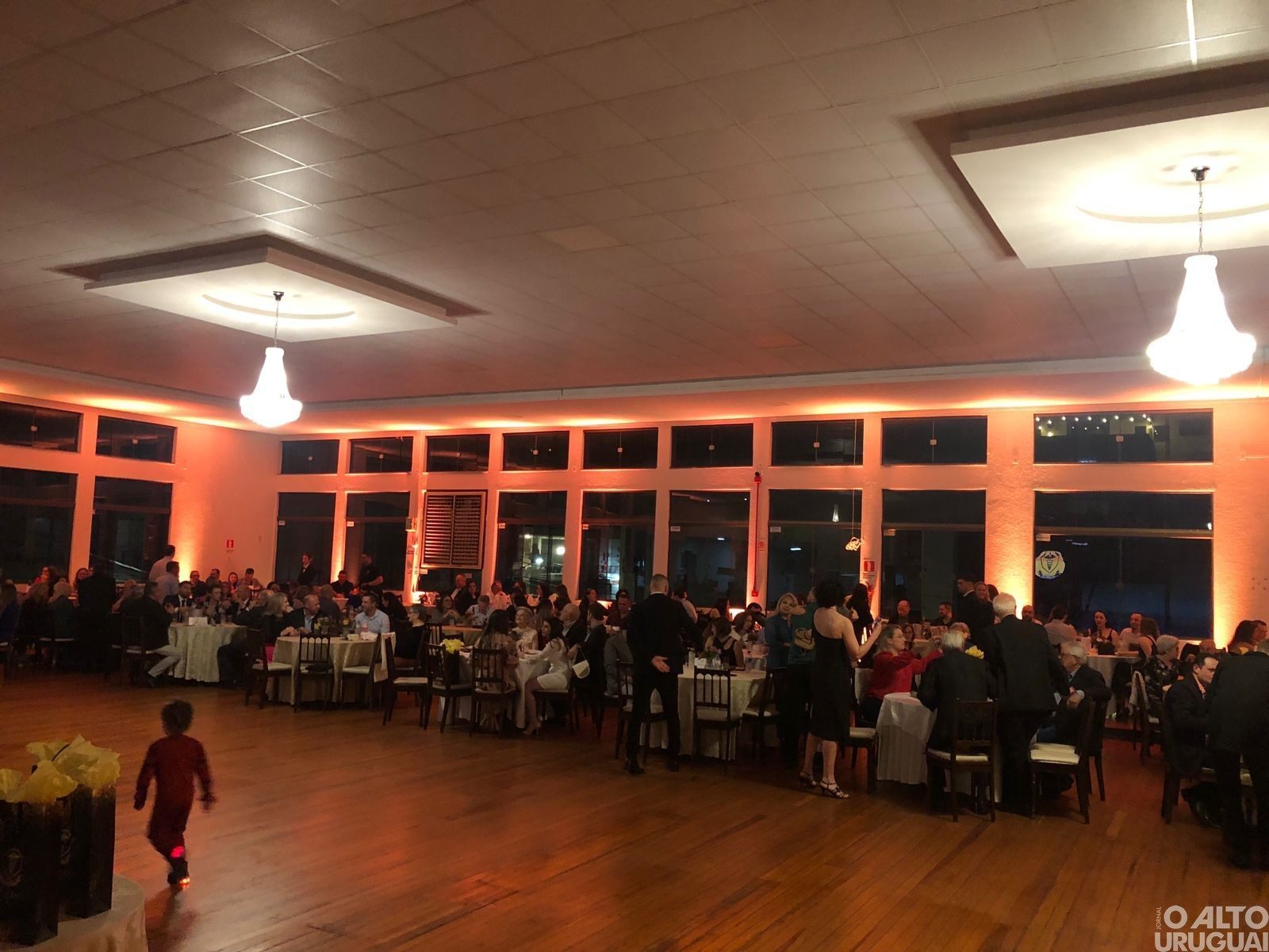 Jantar-dançante celebra os 60 anos da Escola Técnica José Cañellas em FW