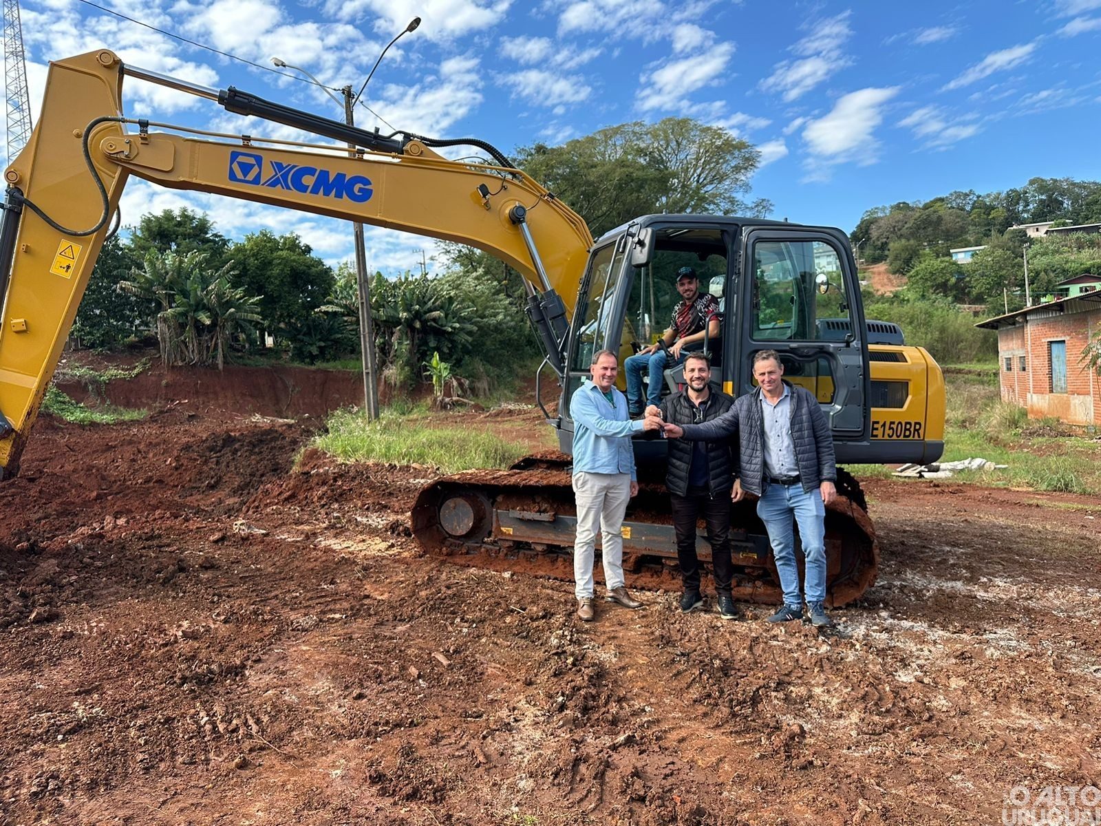 Cerro Grande adquire nova escavadeira hidráulica