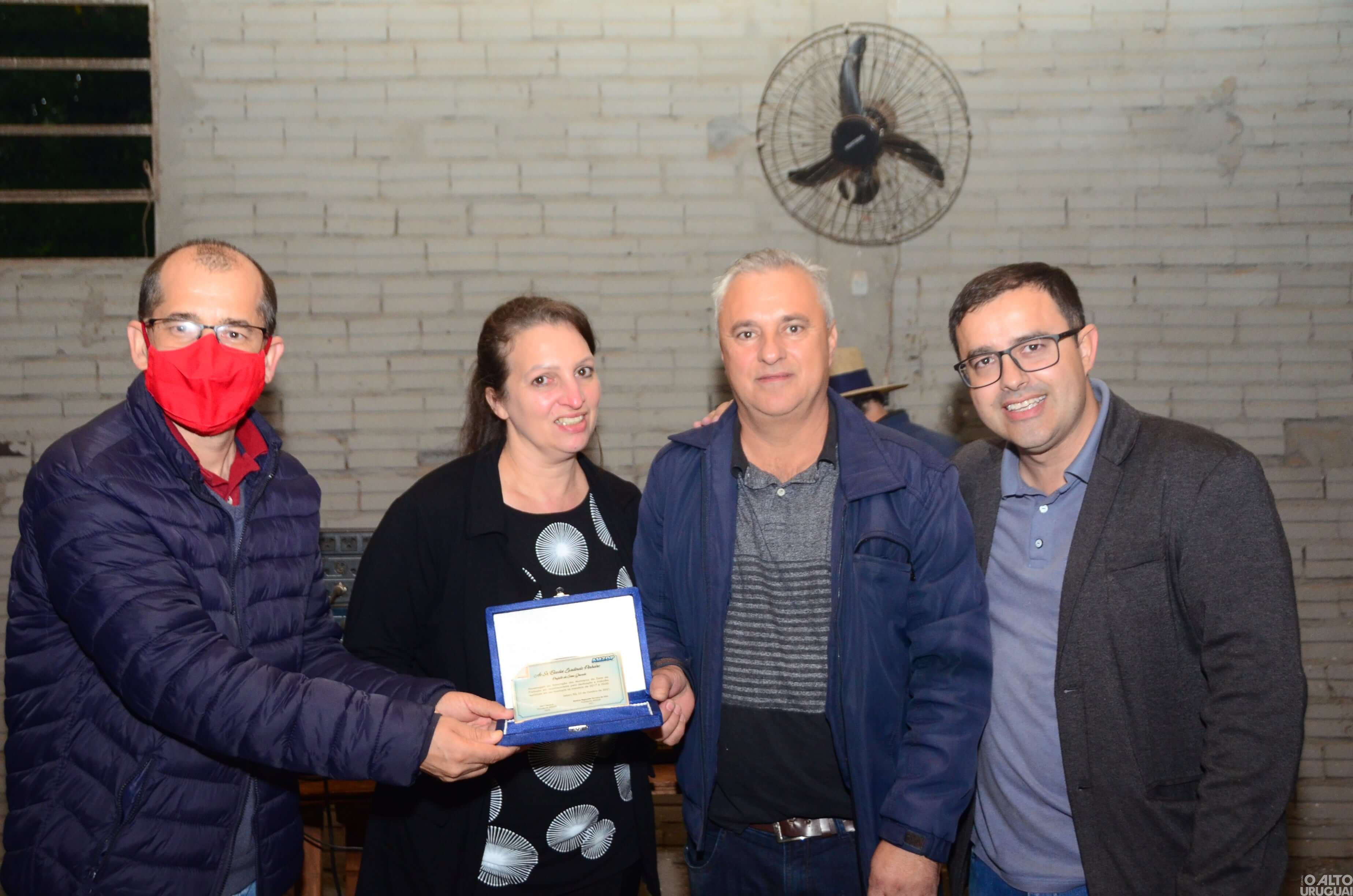 Gestores municipais recebem homenagem da Amzop