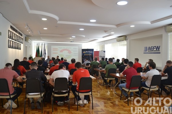 Núcleo de TI da AEFW realiza Firebird Camp no município