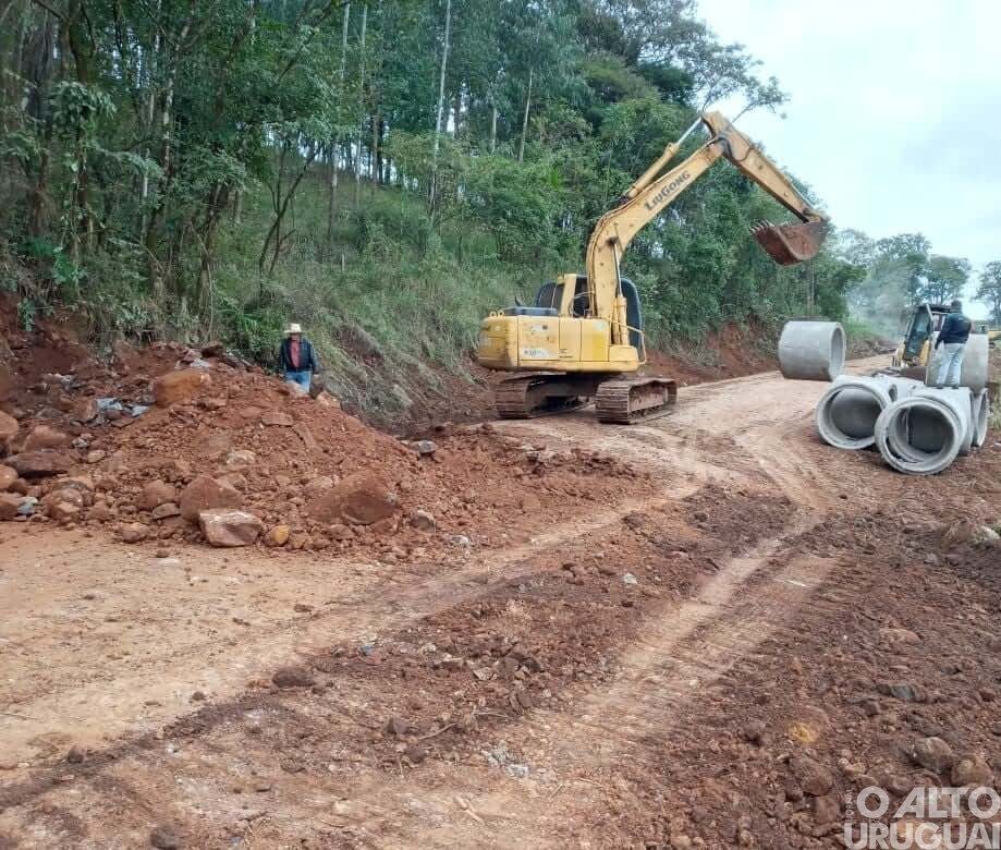Secretaria de Obras de Alpestre promove melhorias em estradas e acessos a propriedades rurais