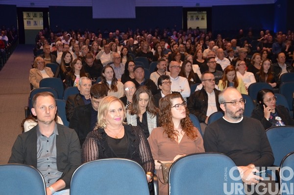 Emoção e reencontros marcam os 30 anos do Coral da URI/FW