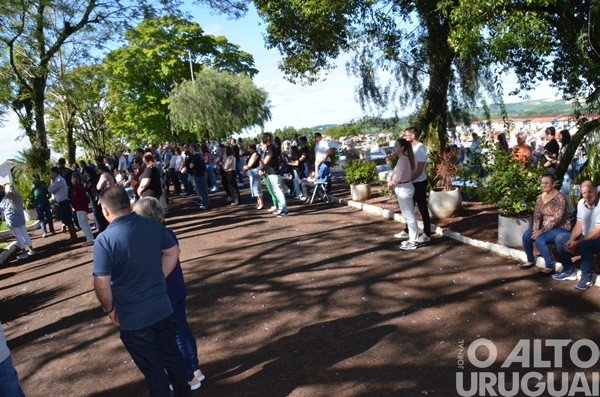 Dia de Finados foi marcado por movimento nos cemitérios da região