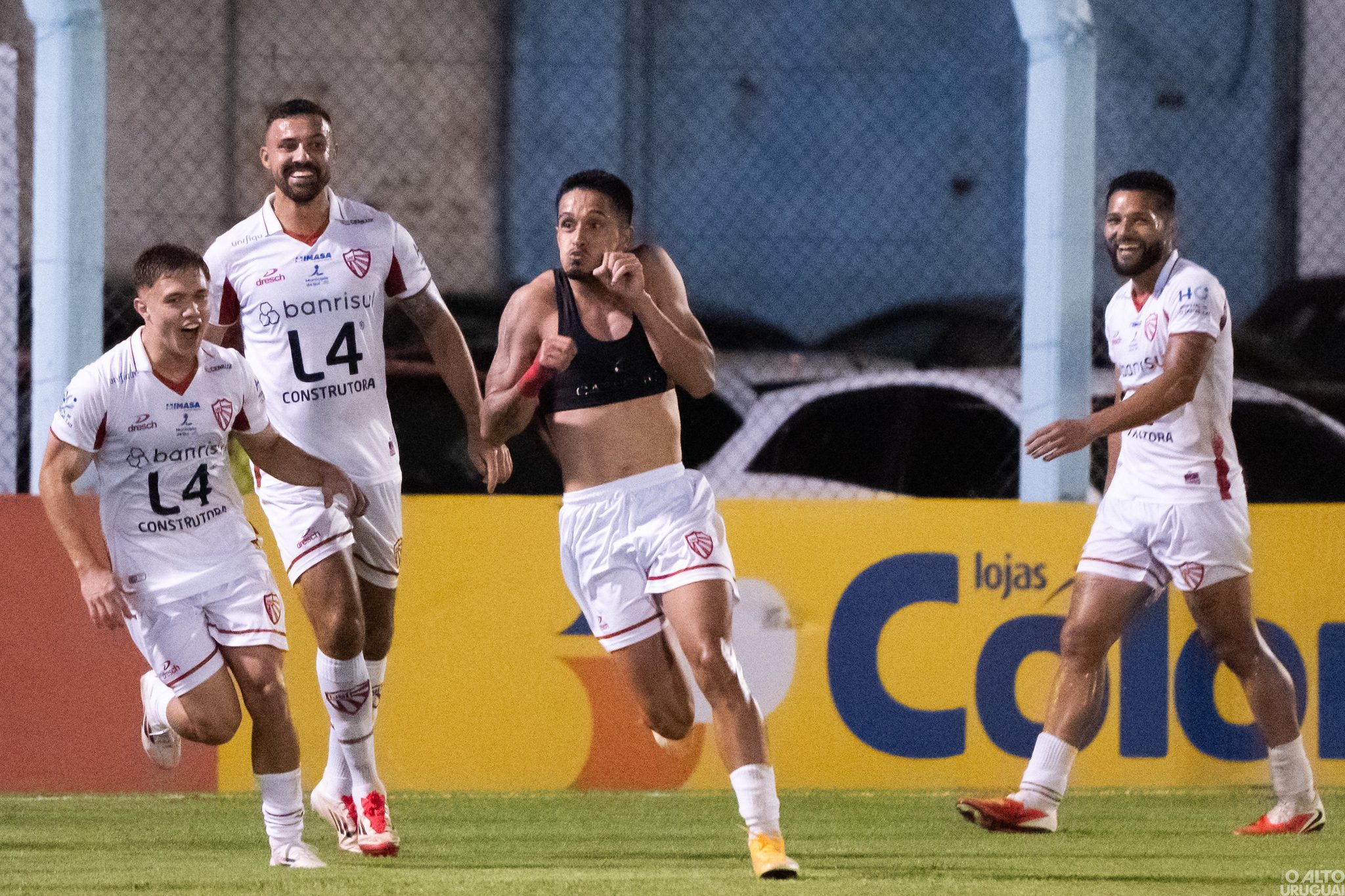 Caxias anuncia atacante Felipe Rangel para sequência da temporada
