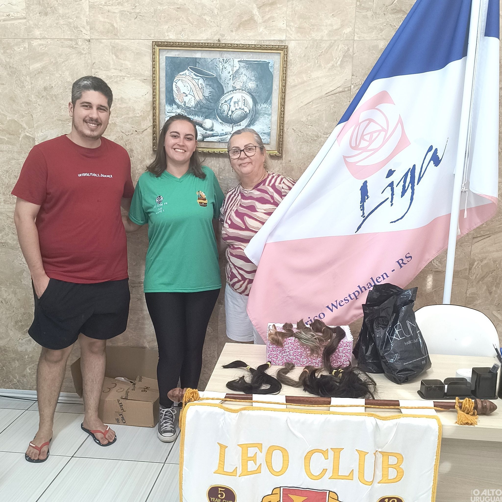 LEO Clube realiza doação de mechas para pacientes com câncer