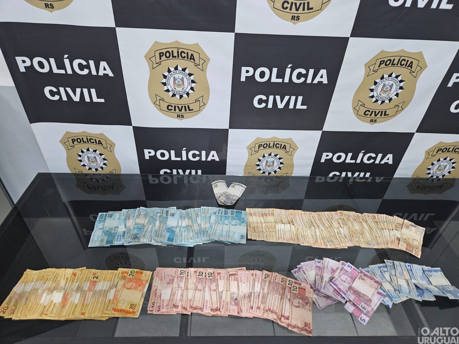 Polícia Civil apreende dinheiro proveniente do tráfico de drogas em Iraí