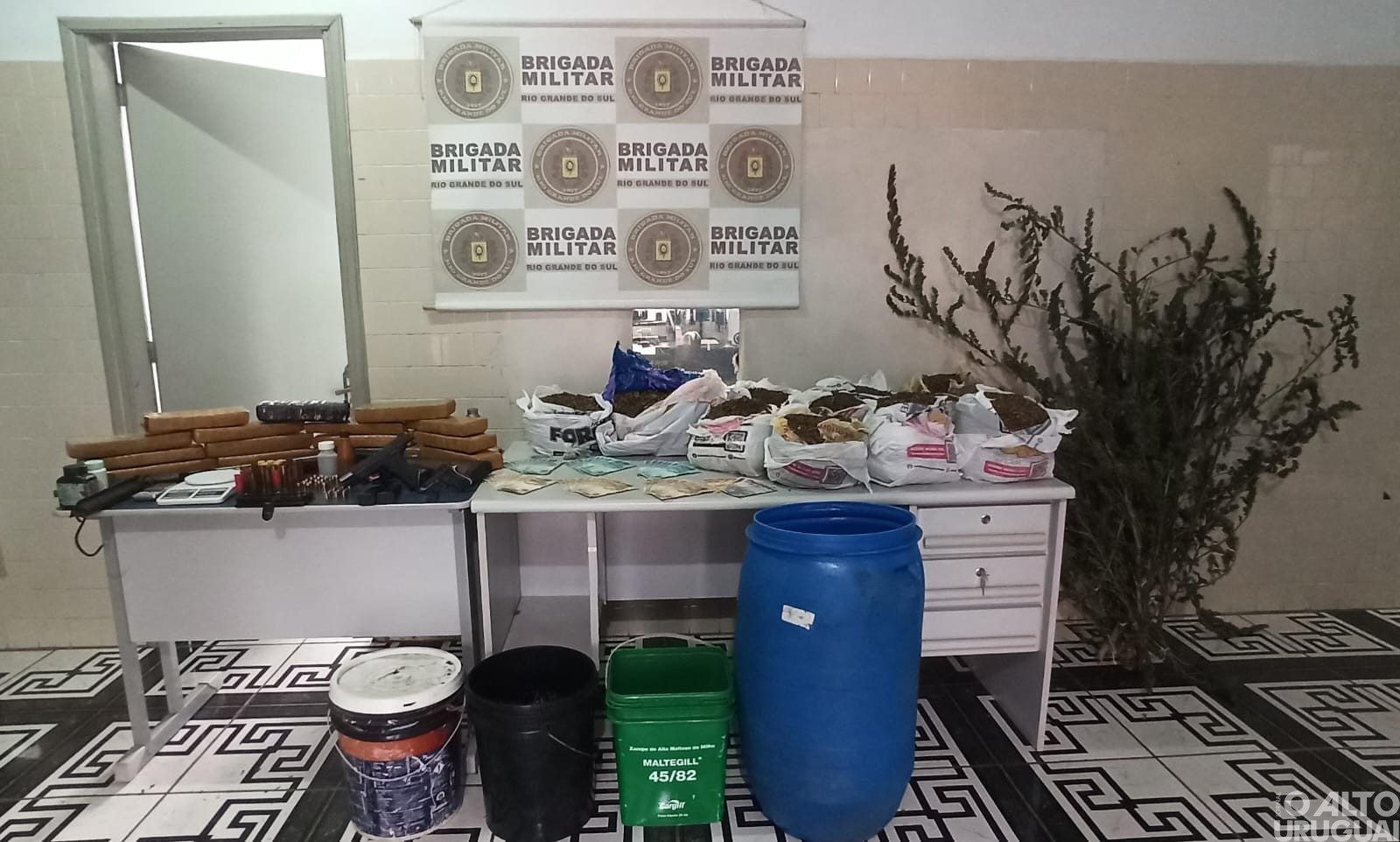 Brigada Militar apreende aproximadamente 25 kg de drogas em Pinheirinho do Vale