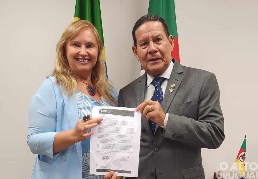 Secretária da Administração de FW viaja a Brasília em busca de recursos