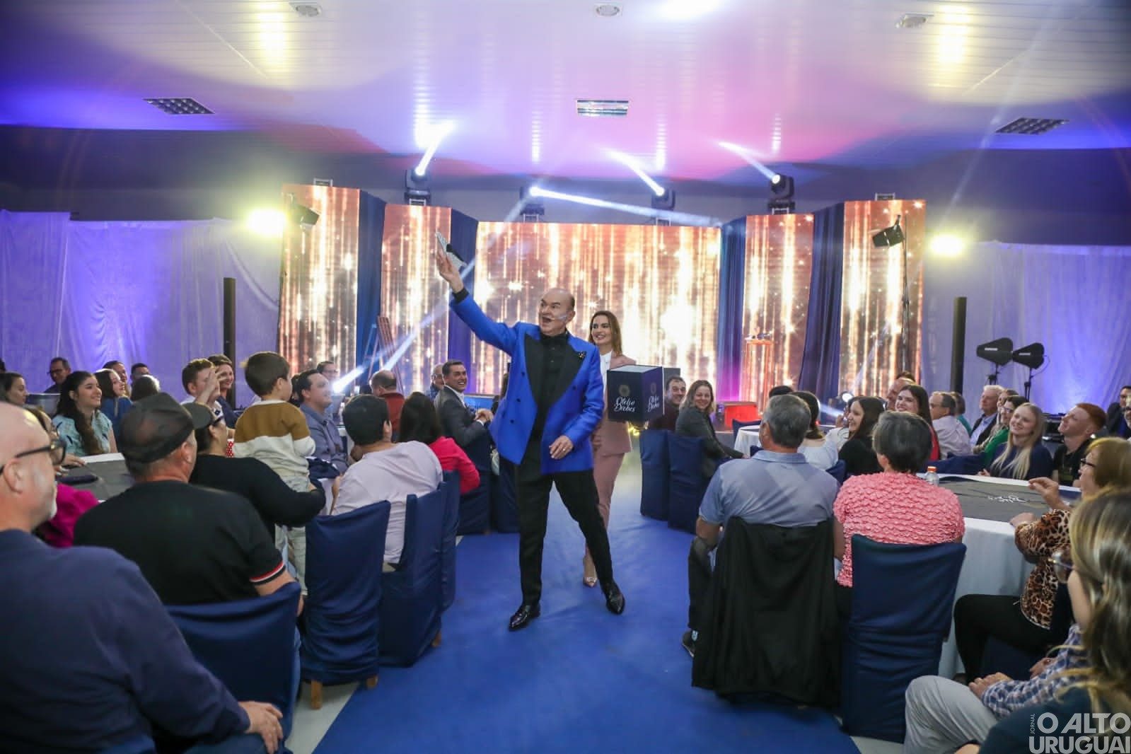 Palestra-show com Otélio Drebes reúne cerca de 600 pessoas em Caiçara