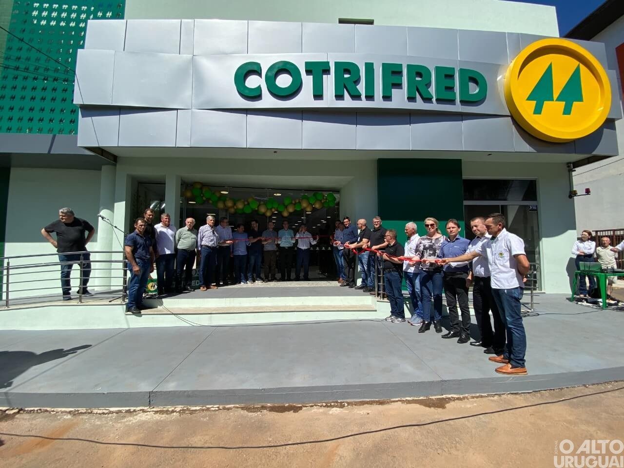 Cotrifred reinaugura supermercado de Frederico Westphalen