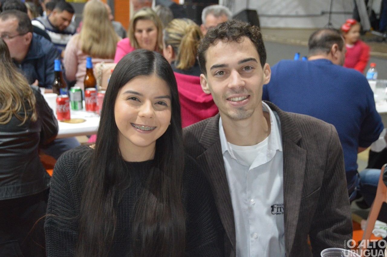 Centenas de pessoas participam da 19ª Festa do Leitão