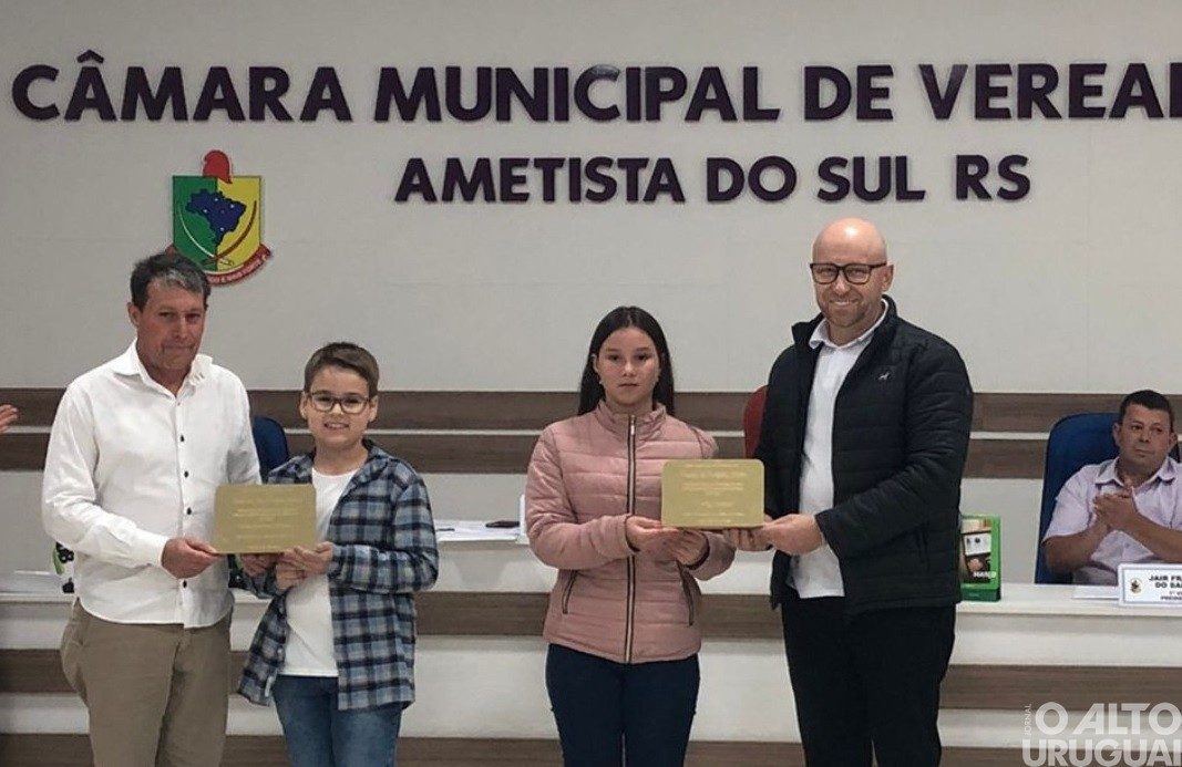 Prefeita e vice-prefeito mirim são empossados em Ametista do Sul