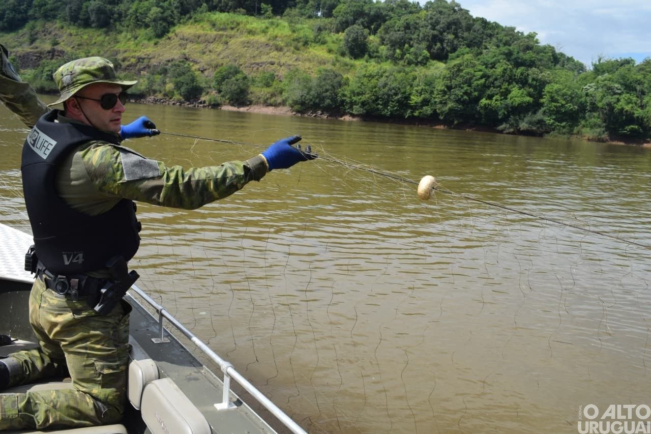 3º BPAmb apreende 1.050 metros de redes irregulares na Barragem do Rio Uruguai