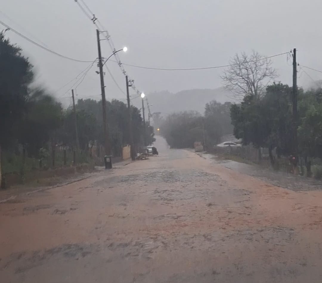 Defesa Civil alerta para temporais e ventos intensos na região