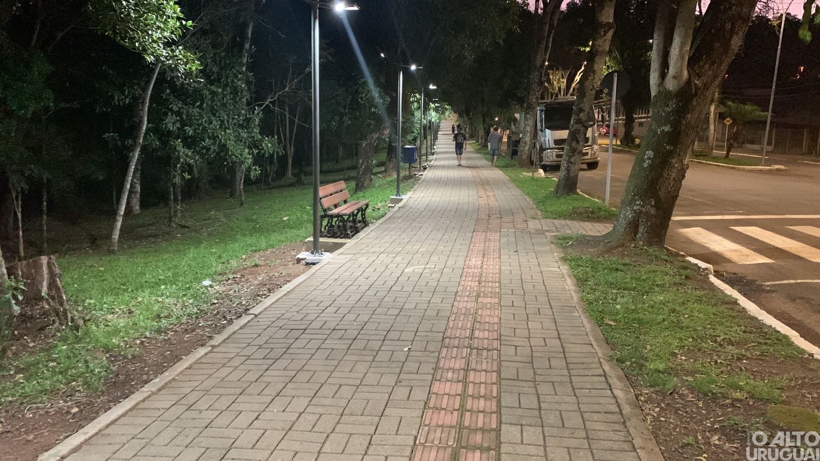 Calçadão de Iraí recebe nova rede de iluminação