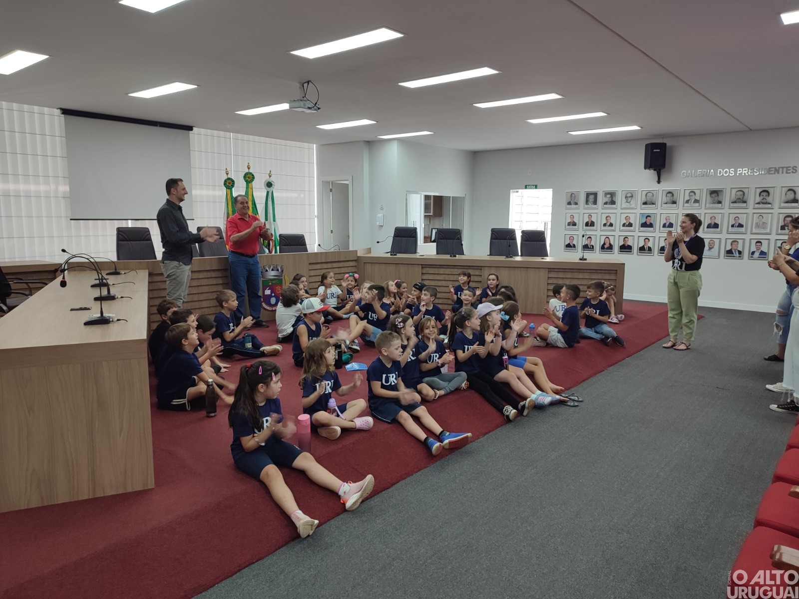 Alunos da Escola da URI visitam Câmara de Vereadores de FW