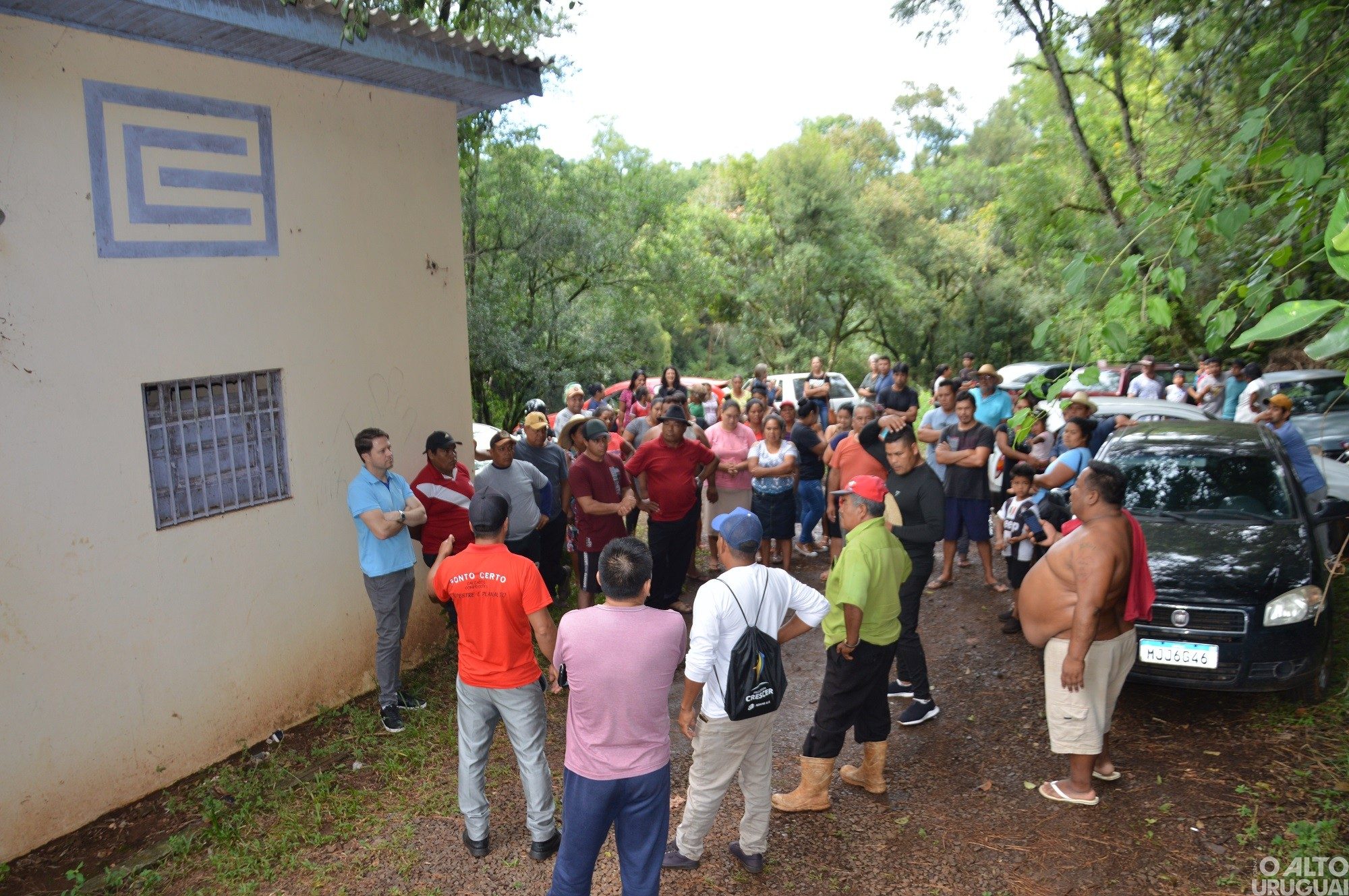 Indígenas protestam contra falta de água na Aldeia Pinhalzinho