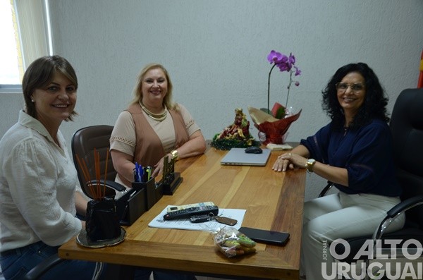 Encontro reúne três prefeitas em exercício da região