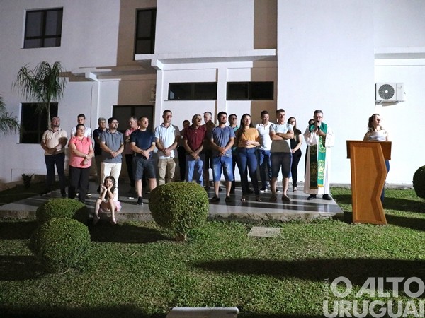 “Um Show de Natal” é aberto em Novo Tiradentes com luzes, música e inauguração da imagem do Cristo