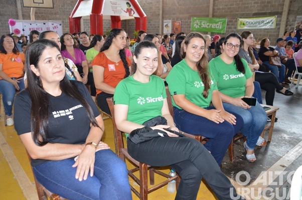 Centenas de mulheres participam de encontro em Jaboticaba