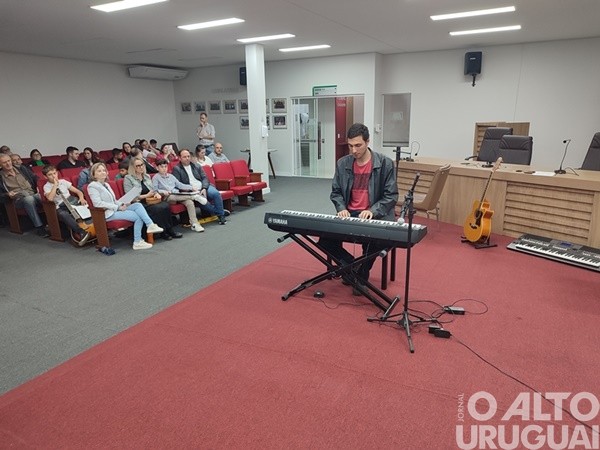 Talentos de FW e região participam de recital na Câmara de Vereadores de FW
