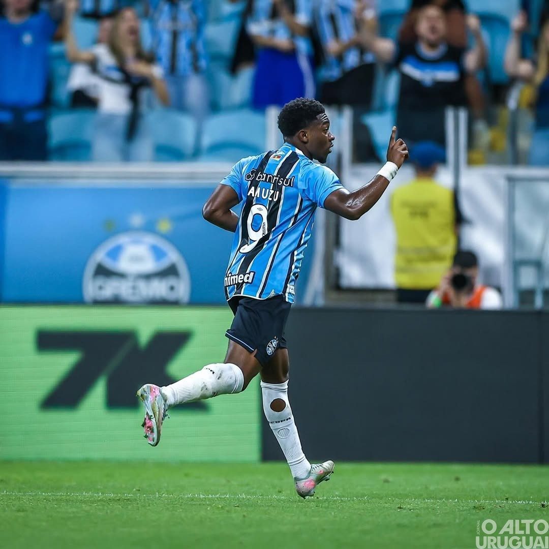 Grêmio vence o Palmeiras de virada e espanta o fantasma do rebaixamento