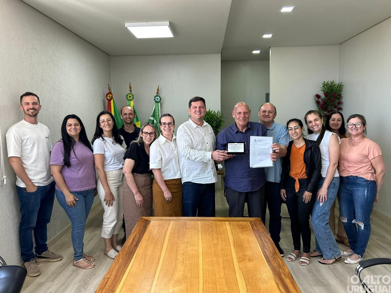 Seberi homenageia profissional pelos serviços ao esporte do município