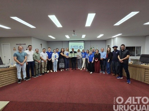 Câmara de Vereadores de FW faz homenagem pelos 60 anos do O Alto Uruguai