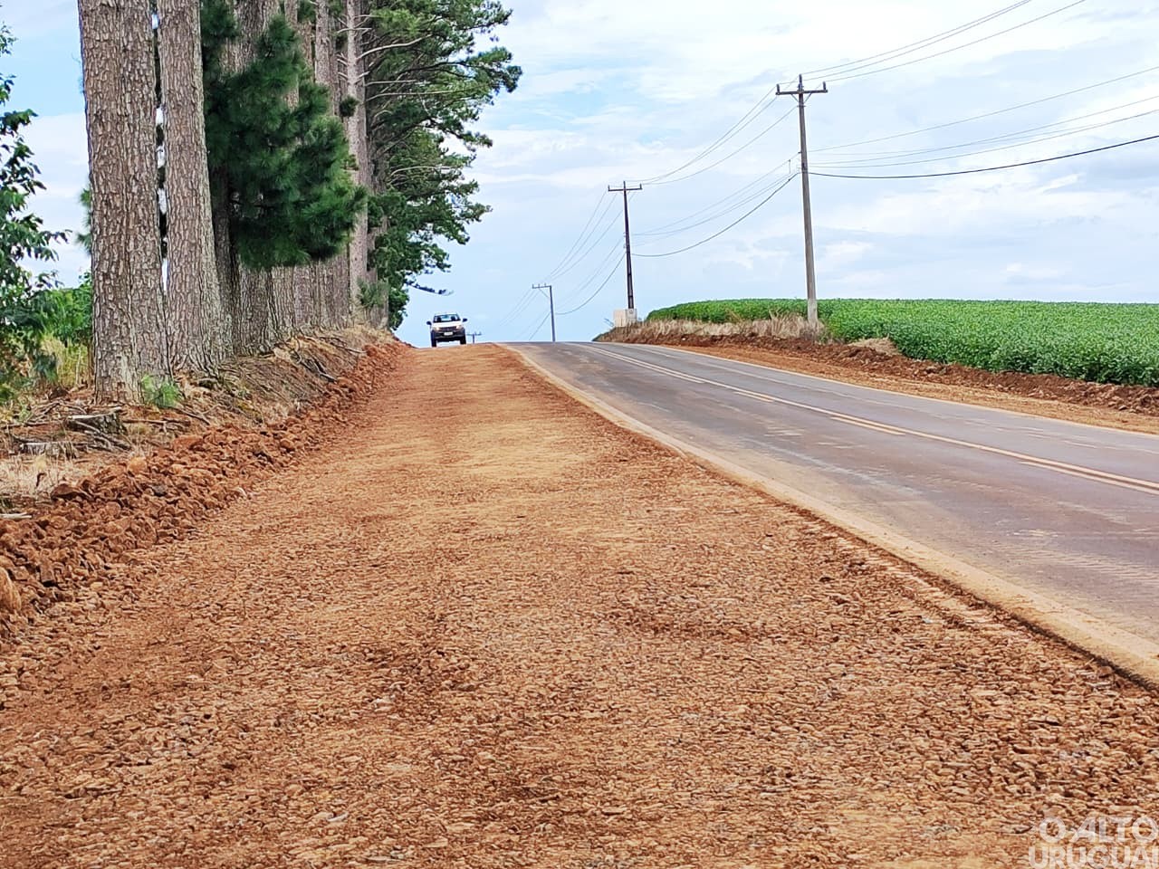 Secretaria de Obras de Jaboticaba executa melhorias nos acostamentos da ERS-323