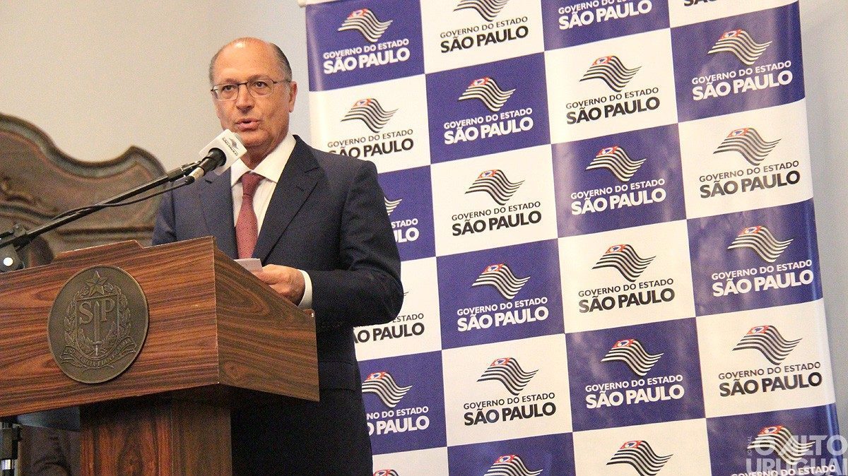 Alckmin desfilia-se do PSDB