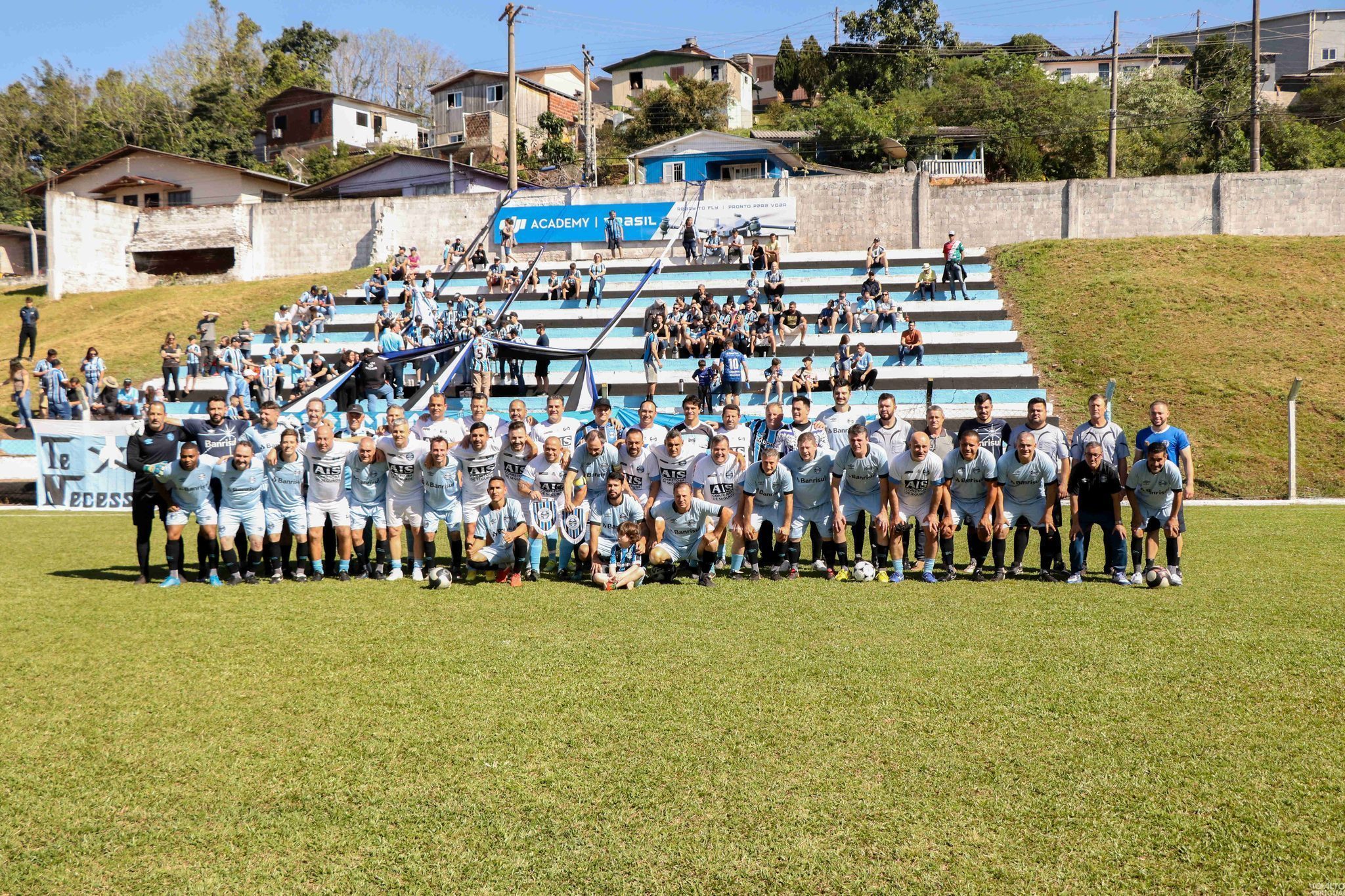 Amistoso com a presença de ex-jogadores do Grêmio é realizado em FW