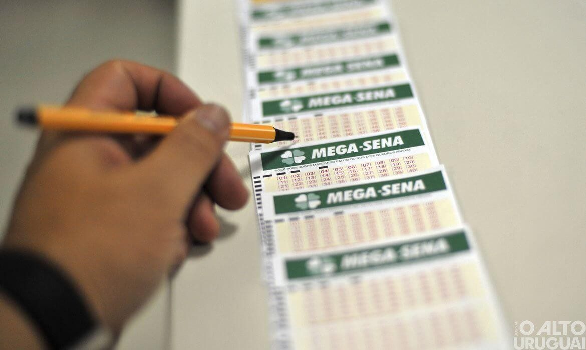 Mega-Sena: ninguém acerta e prêmio acumula em R$ 17 milhões