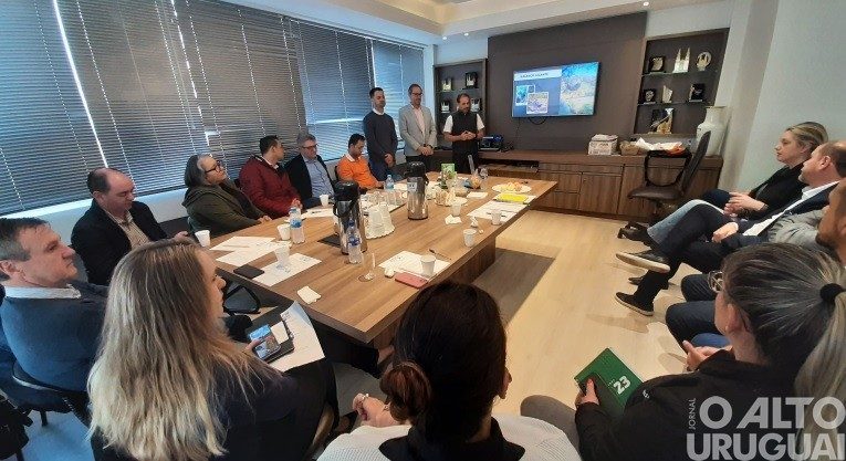 Executivo de FW apresenta projeto de concessão do Parque da Faguense para a diretoria da AEFW