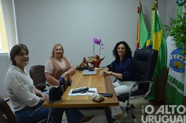 Encontro reúne três prefeitas em exercício da região