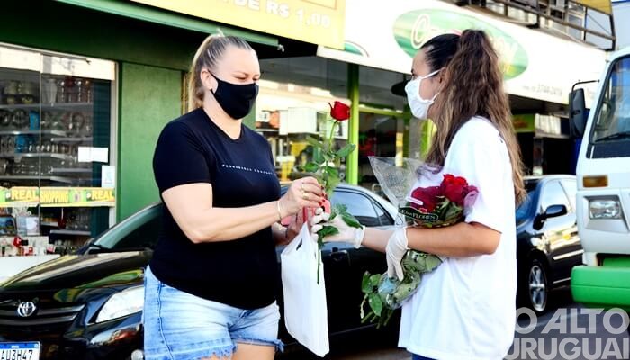 Familiares de Eronita da Silva realizam manifestação pacífica no centro de FW