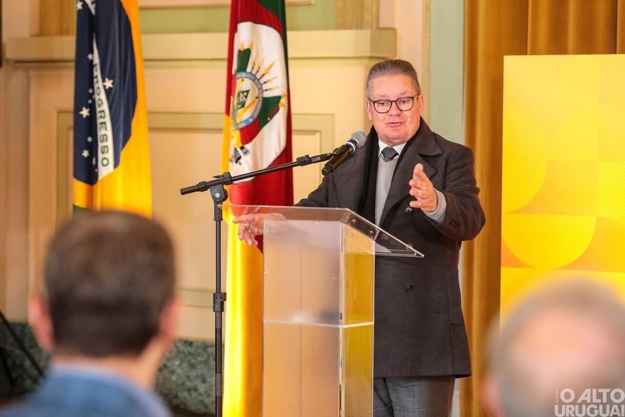 Governador anuncia adiantamento do 13º salário dos servidores públicos