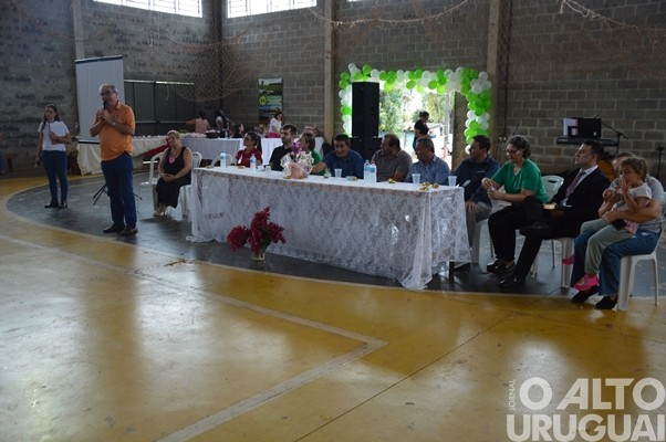 Centenas de mulheres participam de encontro em Jaboticaba