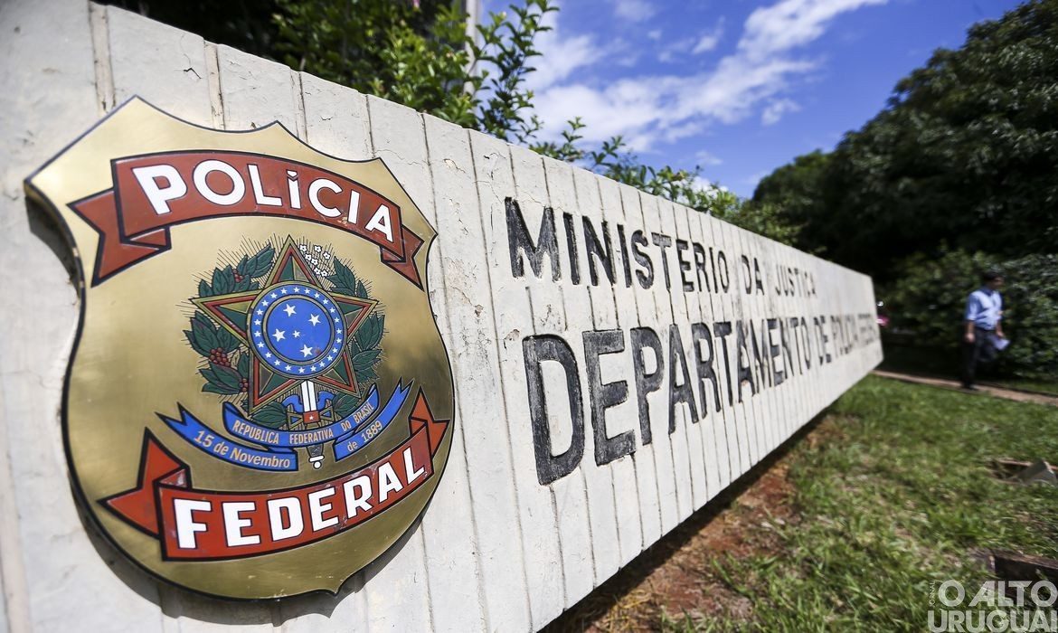 PF desarticula quadrilha que fraudava o Auxílio Brasil