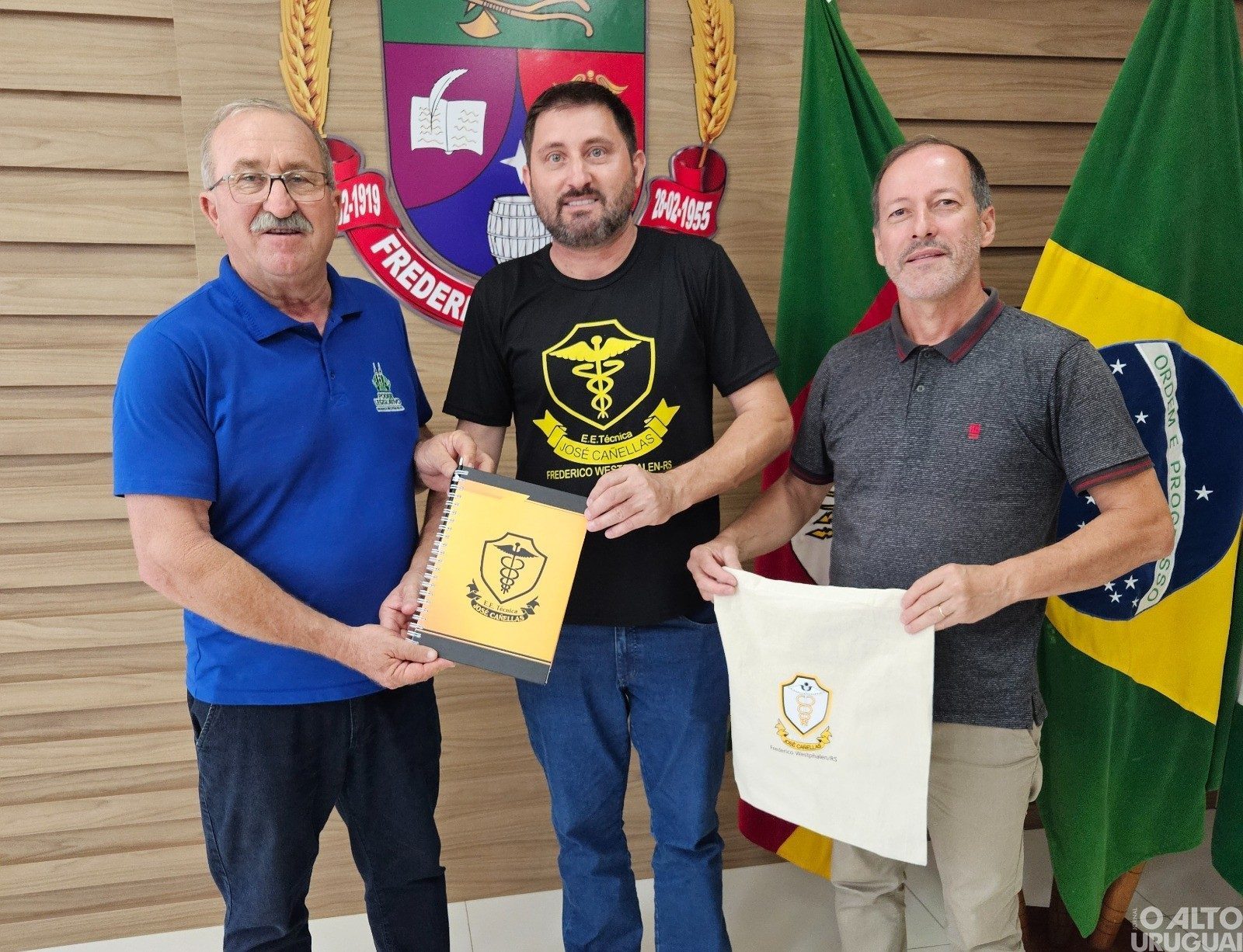 Direção da Escola José Cañellas visita a Câmara de Vereadores e apresenta demandas