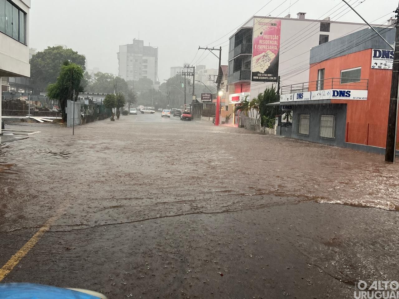 Chuva causa alagamentos em FW nesta quinta-feira