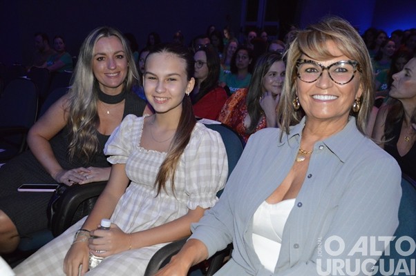 Mais de 800 pessoas participam de palestra com Leila Ama em FW