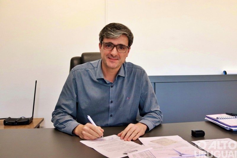 Régis Lorenzoni assume como prefeito em exercício em Palmeira das Missões