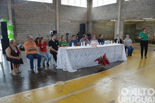 Centenas de mulheres participam de encontro em Jaboticaba