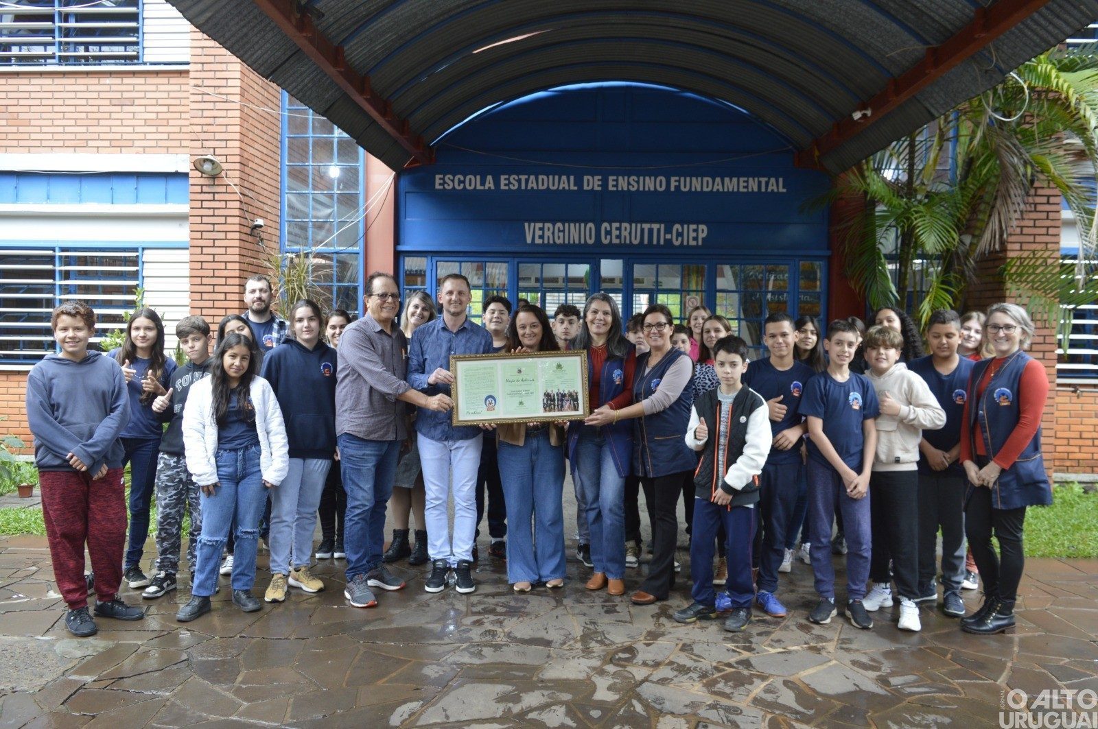 Escola Verginio Cerutti recebe homenagem pelos seus 30 anos em FW