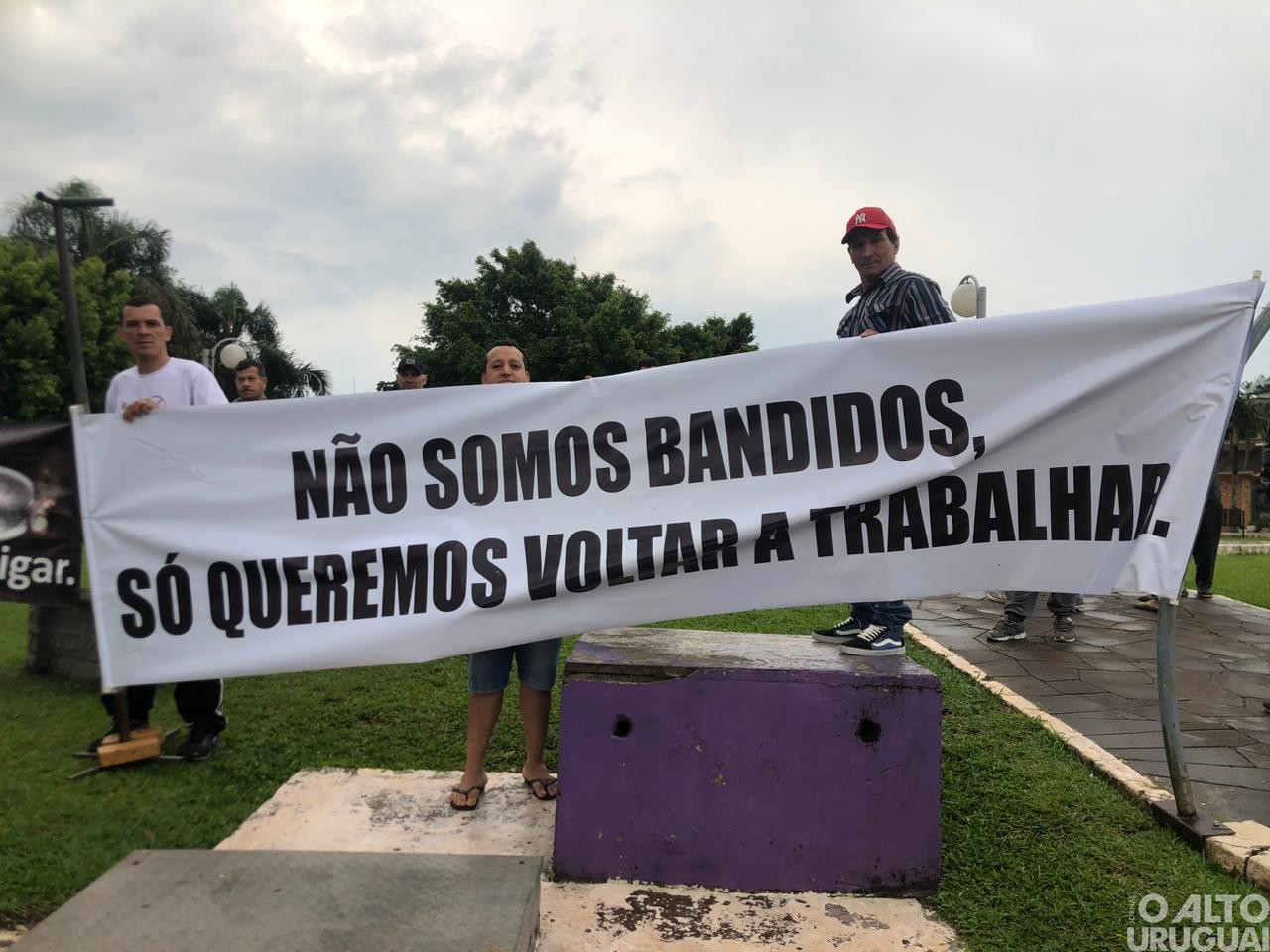 Garimpeiros realizam manifestação e cobram vistoria do Exército